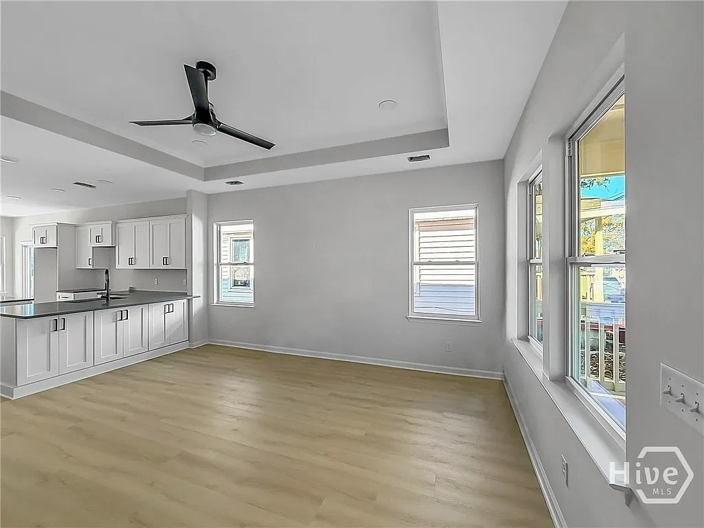 3 bed, 2.5 bath, 1350 sqft, $2,000 — Photo 2