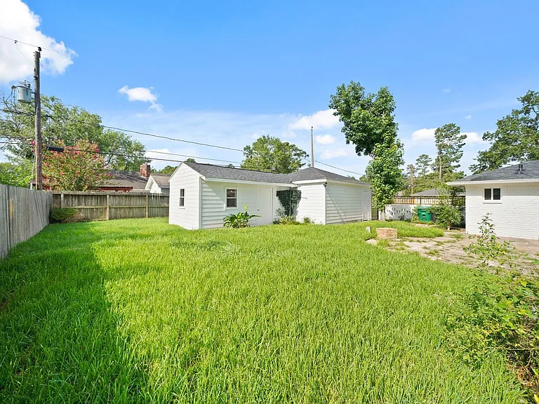 5943 Greenmont Dr — Photo 32