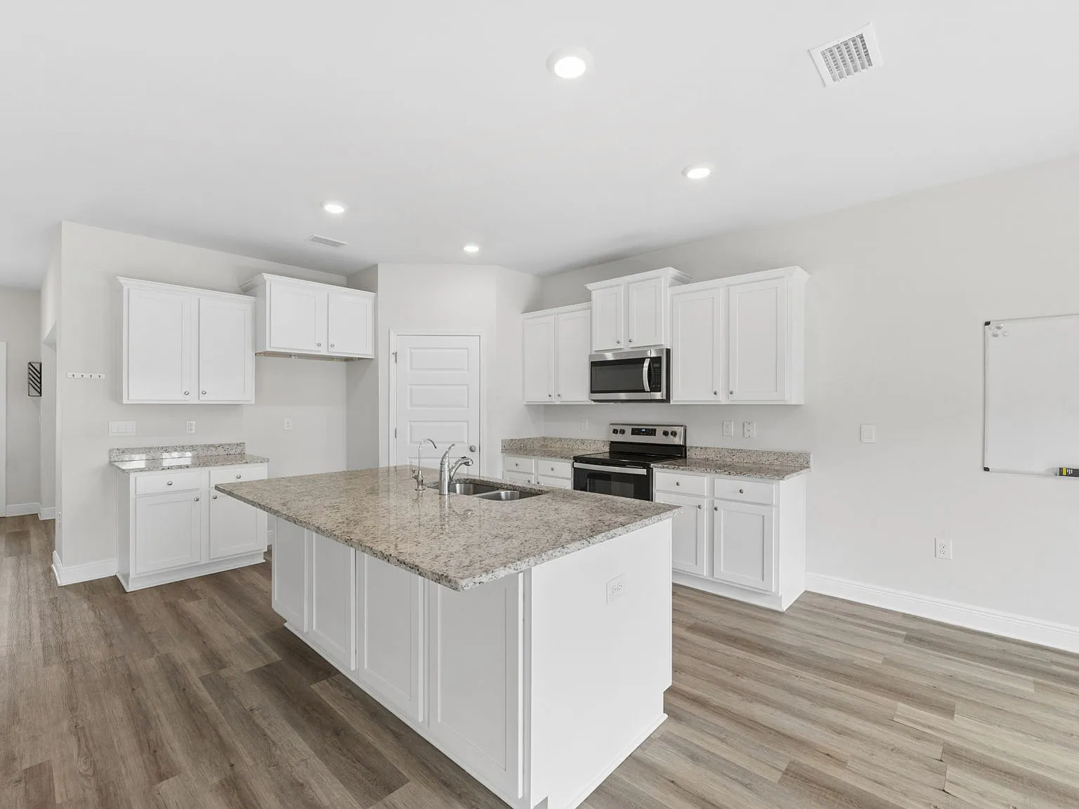 5 bed, 2616 sqft, $2,499 — Photo 4