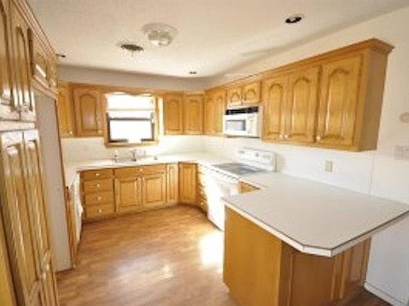 4th image of 601 Starlite Dr