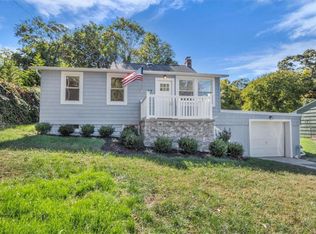 37 Aloma Rd, Rocky Point, NY 11778