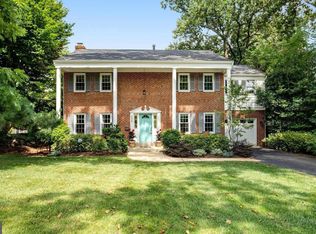 2625 Woodley Pl, Falls Church, VA 22046