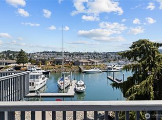 2001 Skyline Way APT 206, Anacortes, WA