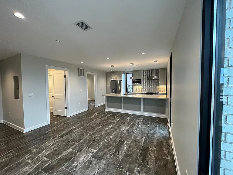 Duke Grace Apartments — Photo 8