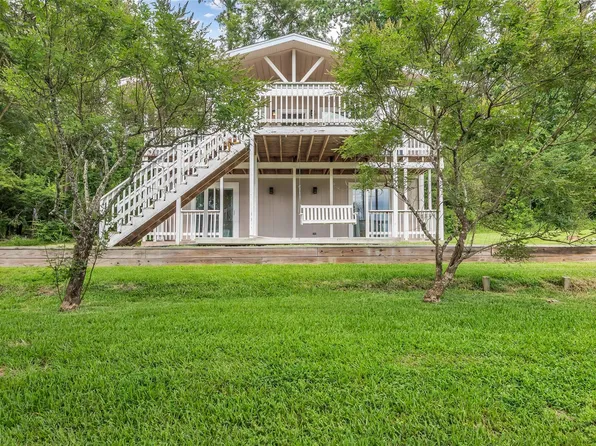 671 Lakeview Hbr, Onalaska, TX 77360