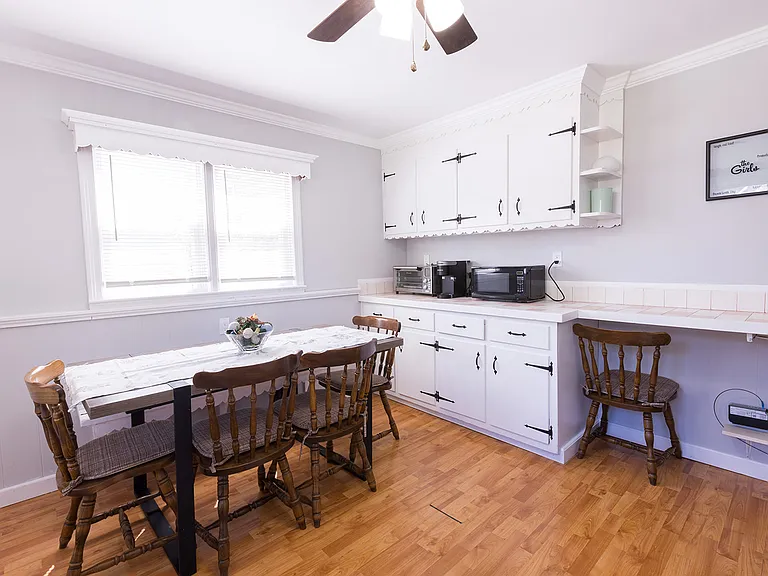 30 Florence Ave — Photo 13