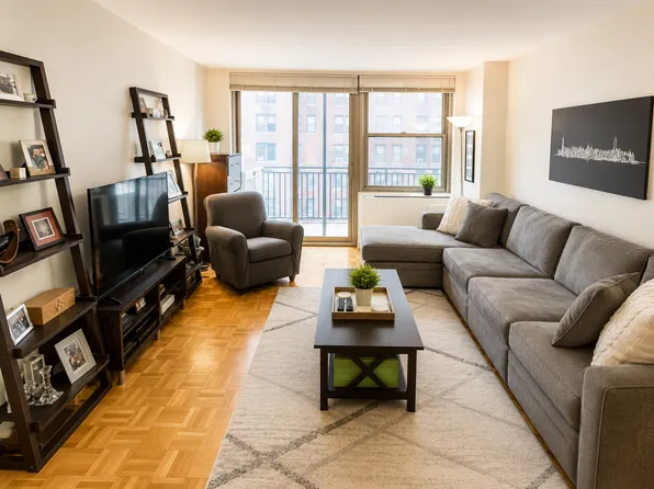301 East 79th Street image 1 of 11