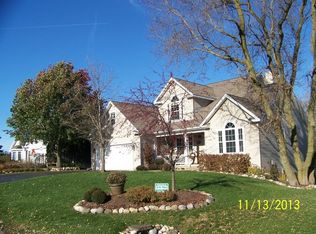 2032 Red Barn Rd, Woodstock, IL 60098