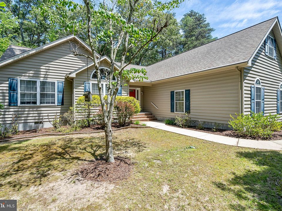 1st image of 23648 Woods Dr
