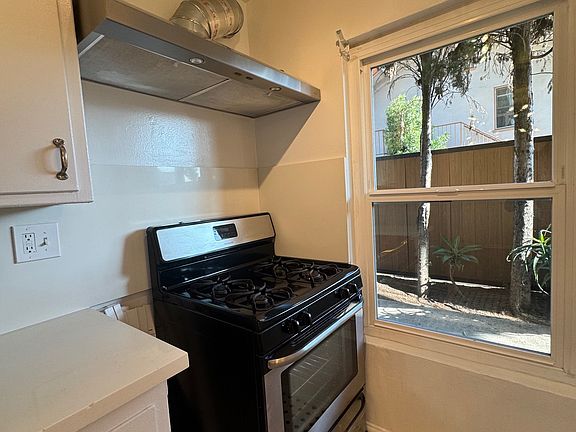 4th image of 1933 N Beachwood Dr #102