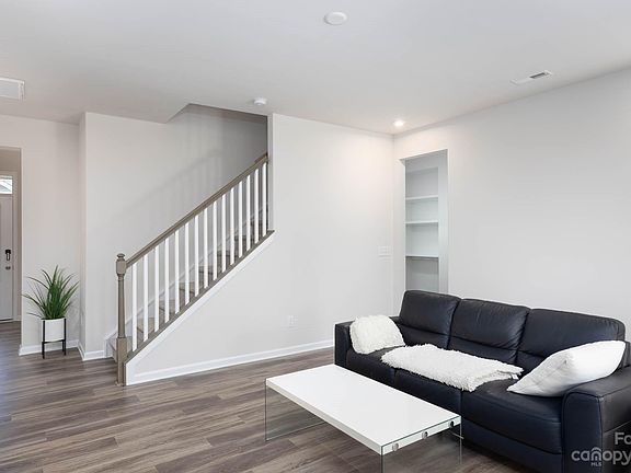5th image of 5623 De Vere Dr