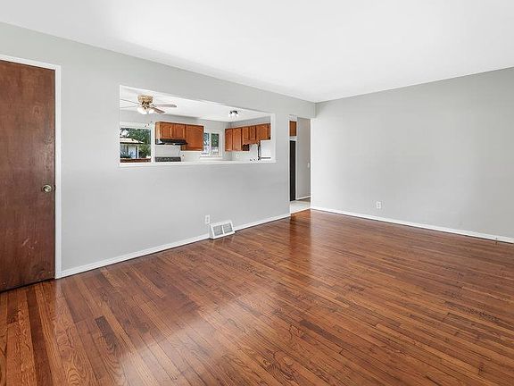 3rd image of 10206 Quaker Dr