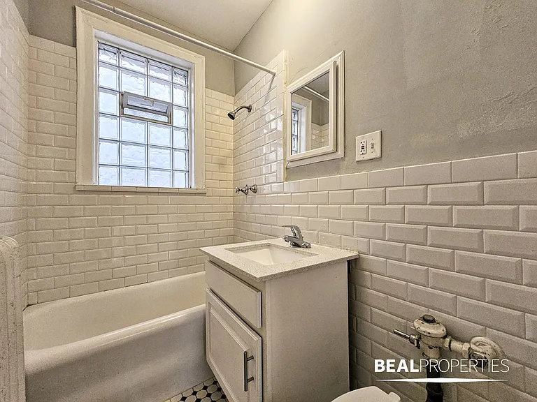 540-48 West Surf — Photo 13