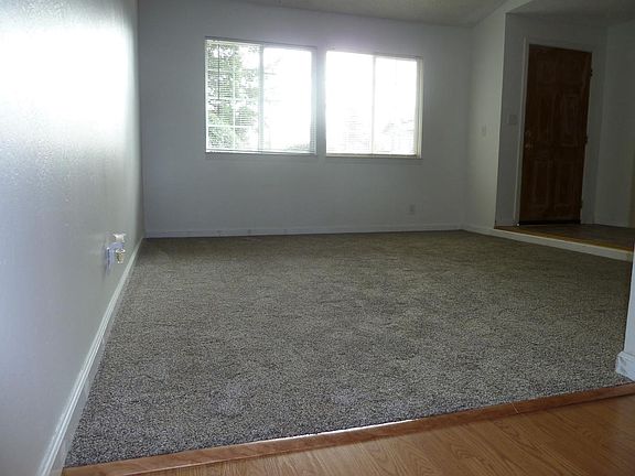 3rd image of 304 Klamath Ct