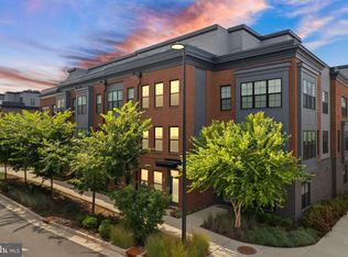 1862 Michael Faraday Dr, Reston, VA 20190