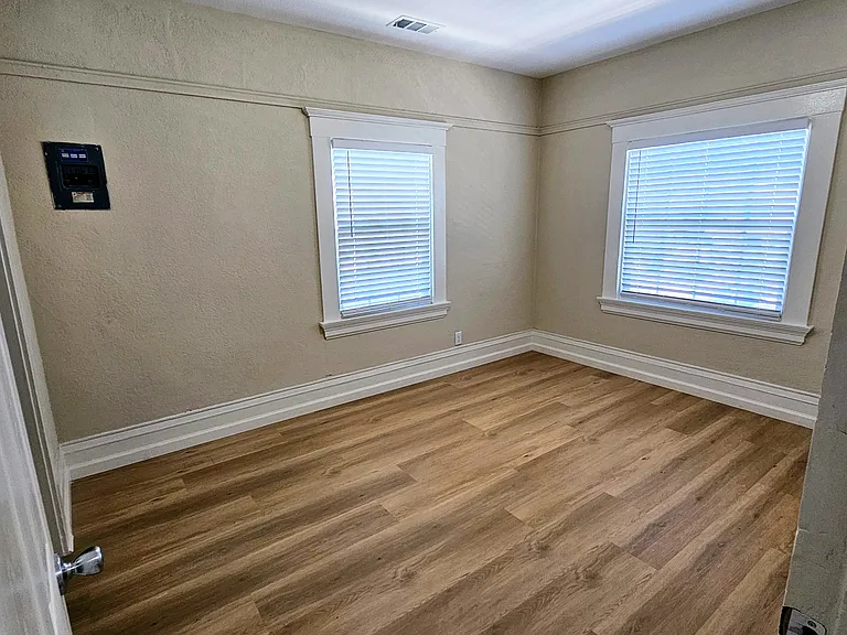 5117 Foothill Blvd #4 — Photo 8