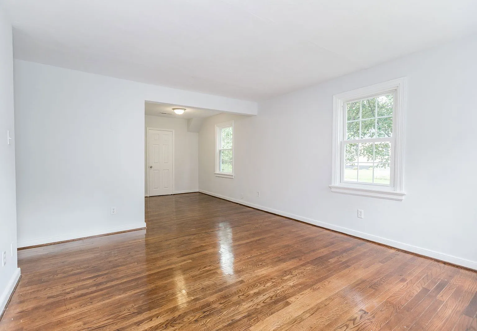 3 bed, 1.5 bath, 1238 sqft, $1,850 — Photo 4