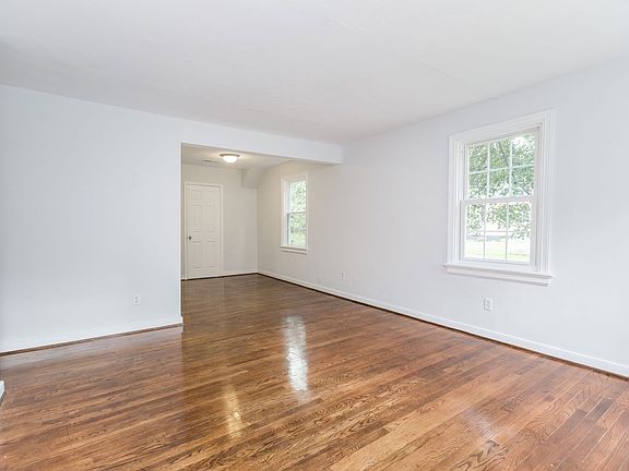 4th image of 5001 Schutte Ave