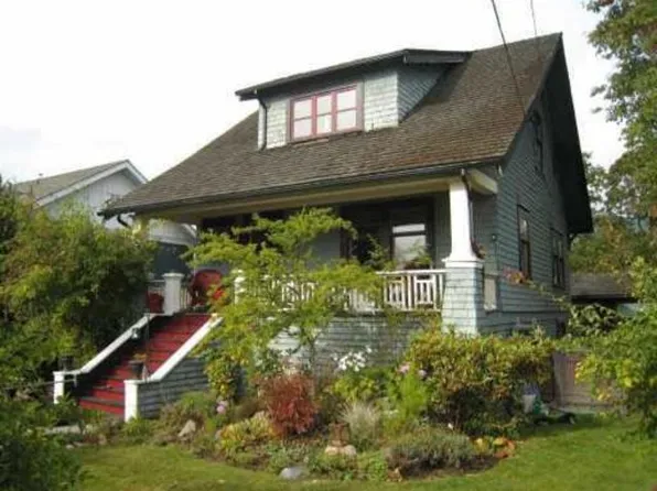 364 E 14th St, North Vancouver, BC V7L 2N6