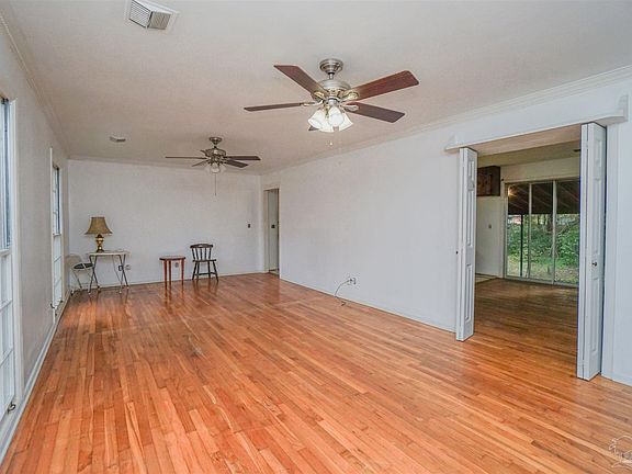 5th image of 3815 Summer Dr