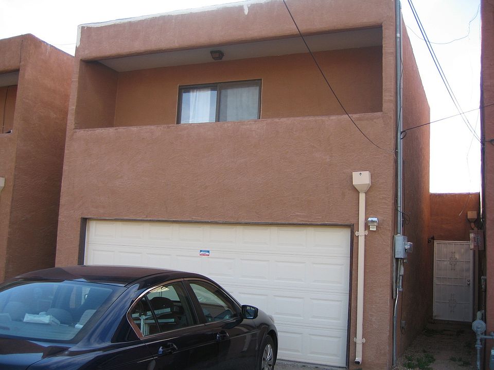 1st image of 318 Cornell Dr SE