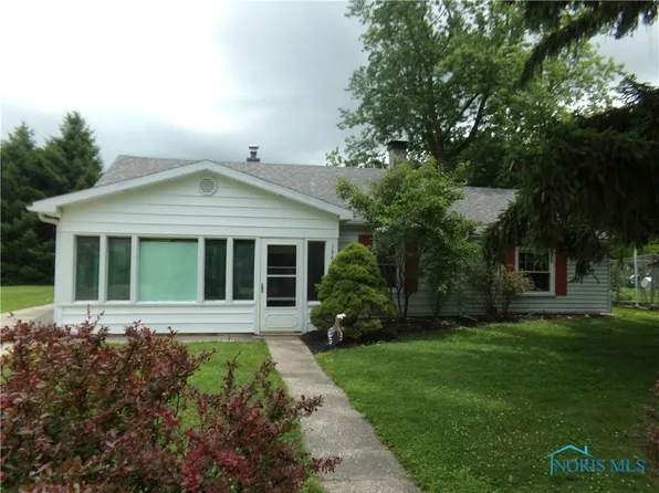 1862 Seaford Dr, Oregon, OH 43616