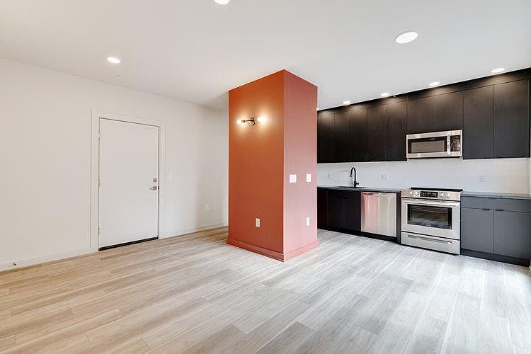 1st image of 545 W Oxford St #3B