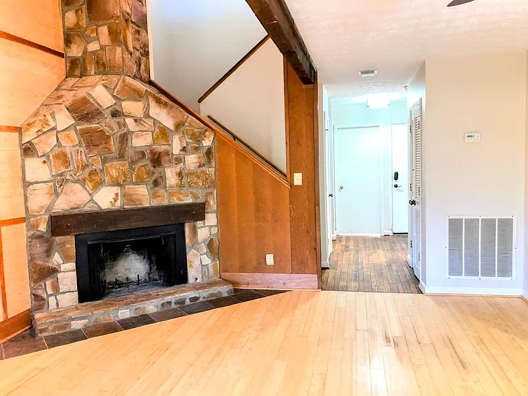 174 Woodstone Dr — Photo 4