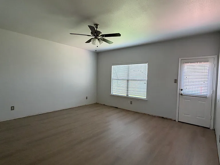 2123 Meadow View Dr — Photo 30
