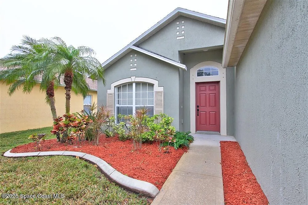 3 bed, 2.0 bath, 1488 sqft, $2,300 — Photo 2