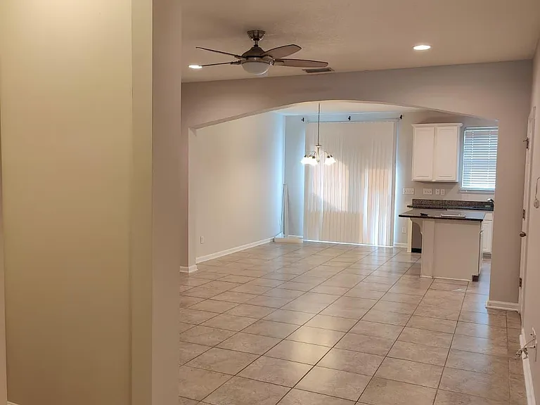 534 Richmond Dr — Photo 3