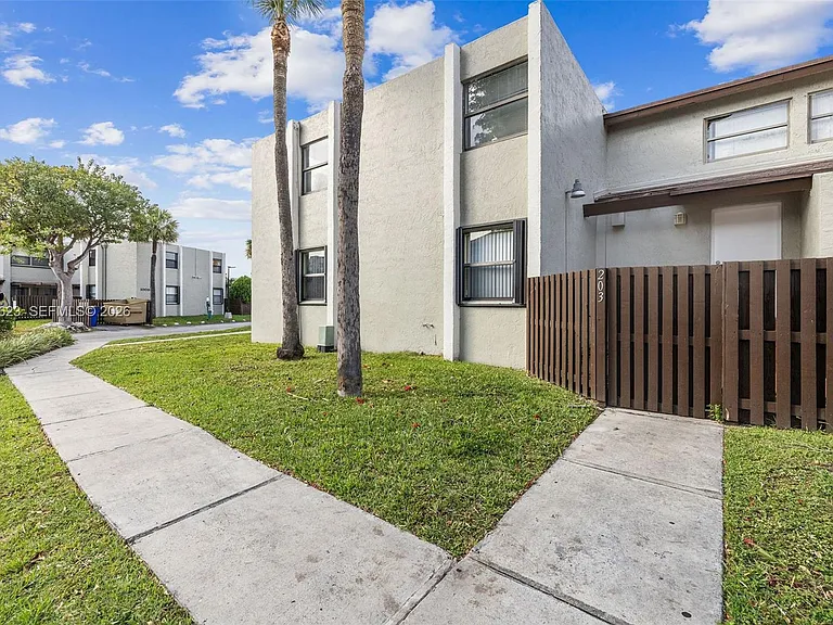 10050 NW 9th Street Cir #203 — Photo 36