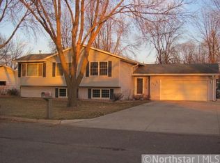 537 N Park Ave, Le Center, MN 56057