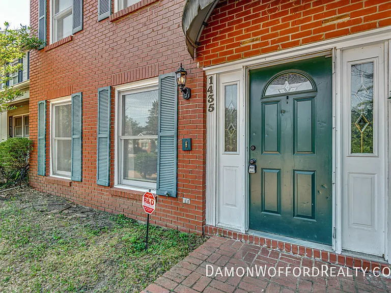 1435 Roxbury Ct — Photo 3