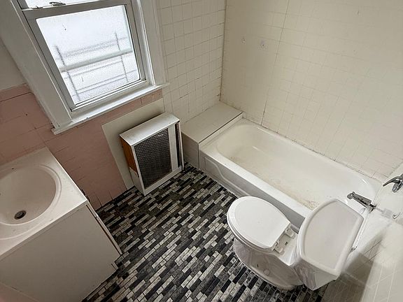 2nd image of 315 S 4th Ave APT 2