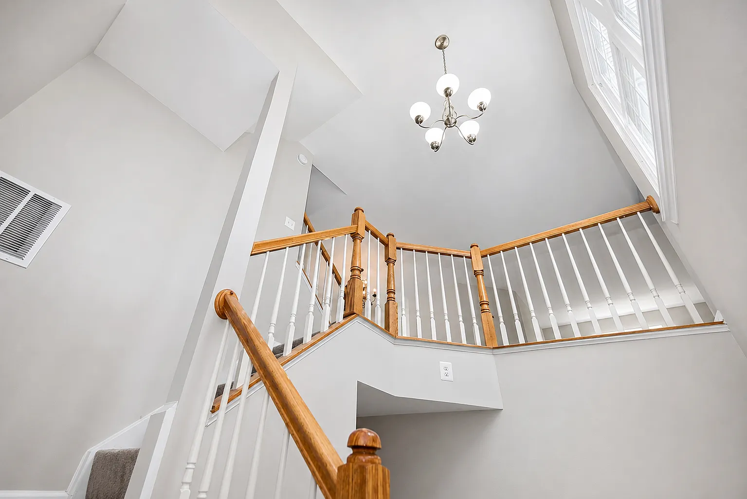 3 bed, 2192 sqft, $2,800 — Photo 3