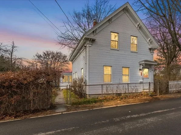 21 Border St, Lawrence, MA 01843