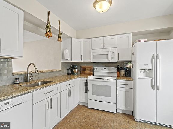 5th image of 6917 Chiswick Ln