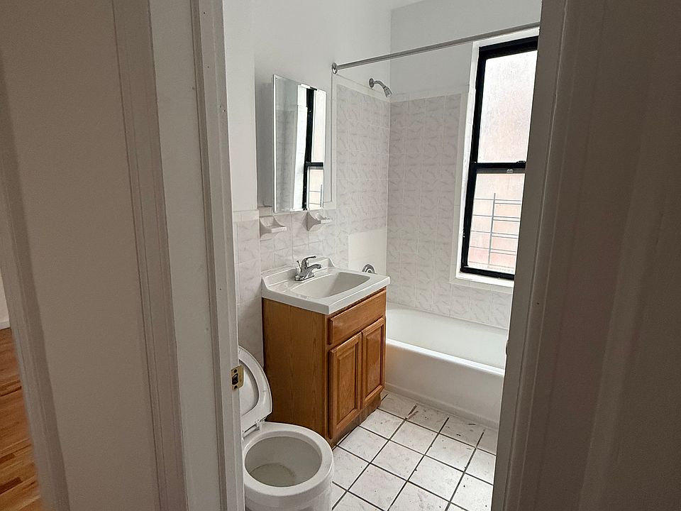 1st image of 2870 Valentine Ave Floor 1