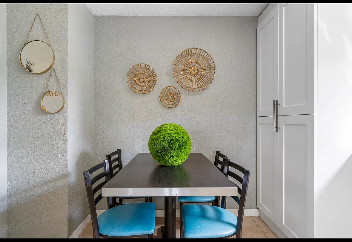 2 bed, 986 sqft, $2,575 — Photo 4