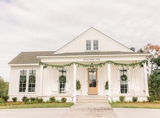 402 Shoreline Dr, Gulf Breeze, FL 32561