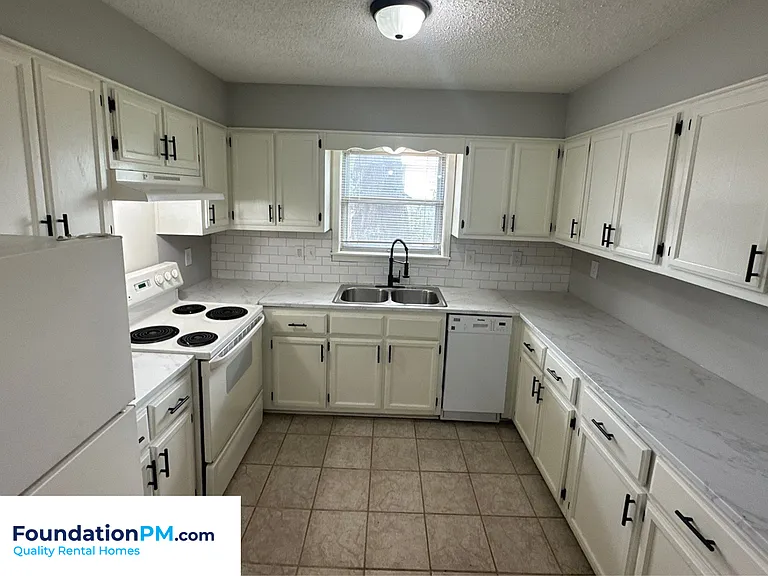 34 N Idlewild St #3 — Photo 4