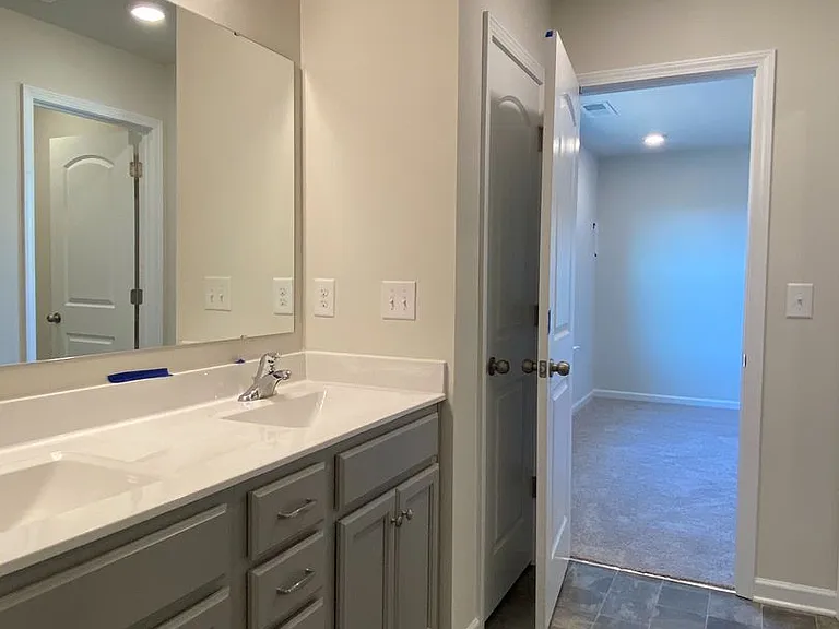 1004 Maylen Trce — Photo 12
