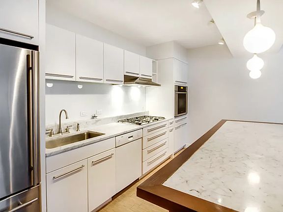 5th image of 231 10th Ave APT 4A