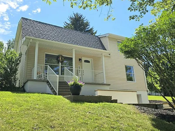 1807 Lafayette Cir, Fairmont, WV 26554