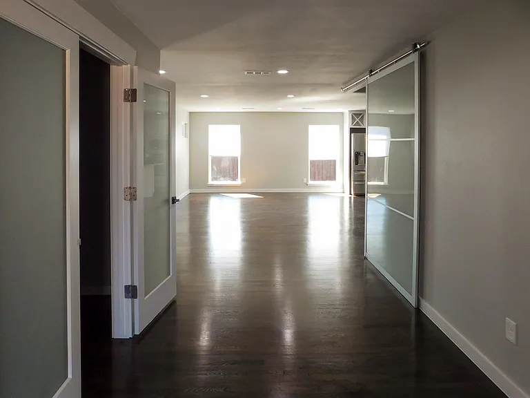 1001 Cardinal Ln — Photo 5