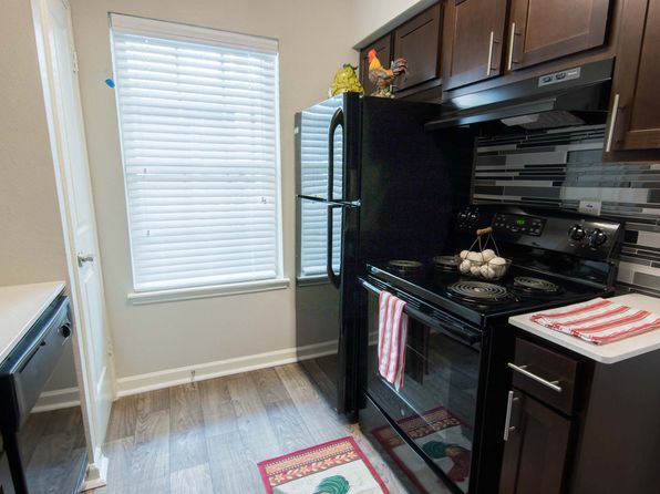 1015 Country Place Dr #37