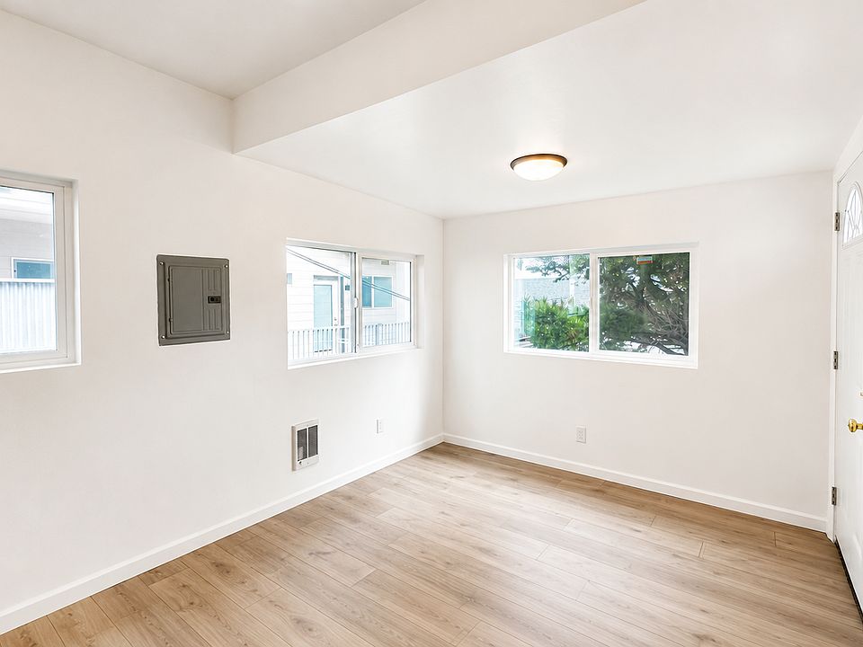 2nd image of 834 Linden Ave #B