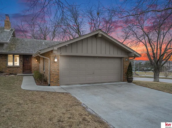 10226 Fieldcrest Dr, Omaha, NE 68114