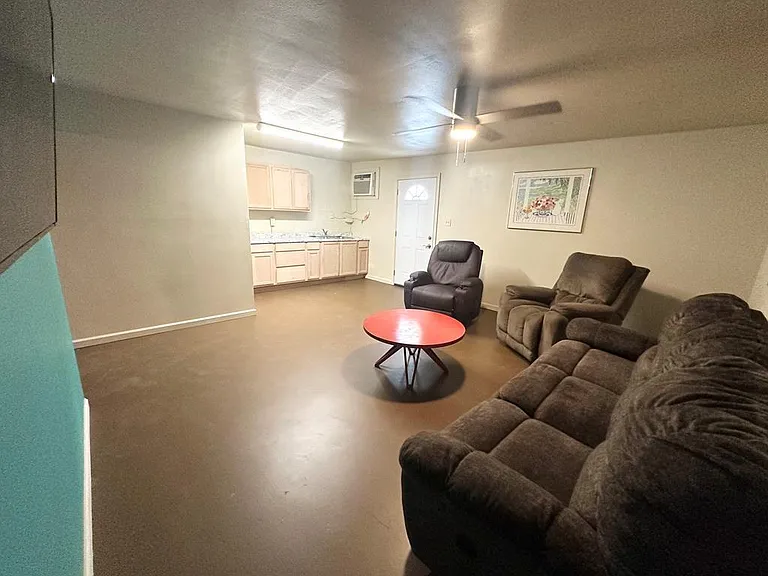 322 E Canal St #B — Photo 11
